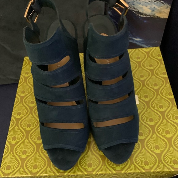 Shoes - Picture 4 of 4